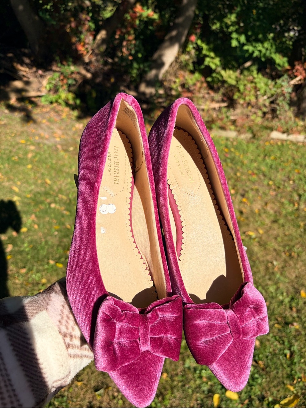Isaac Mizrahi Magenta Velvet Pointed-Toe Flats with Bow 9.5 (run small)